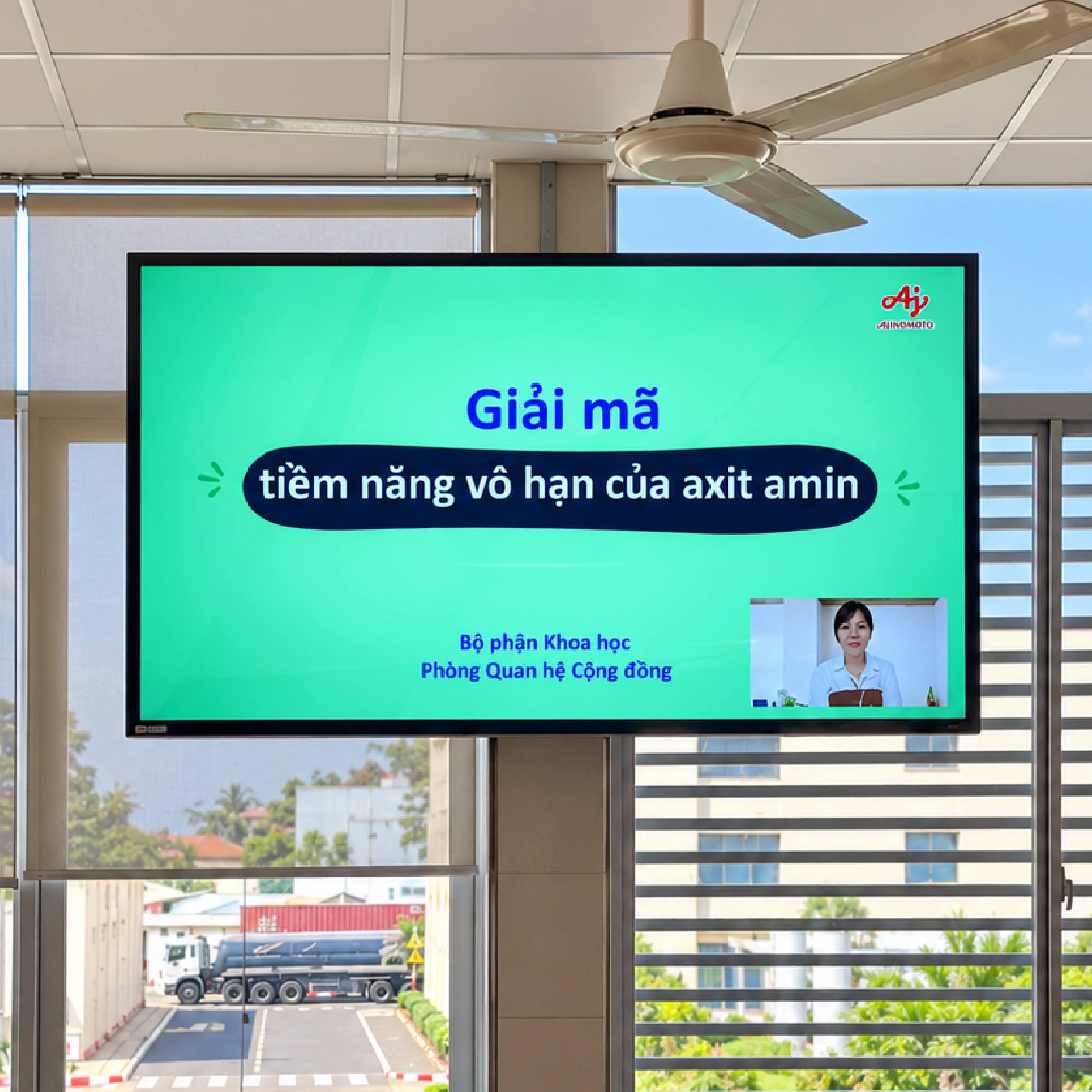 75-Inch Wall Mount Digital Signage Preview