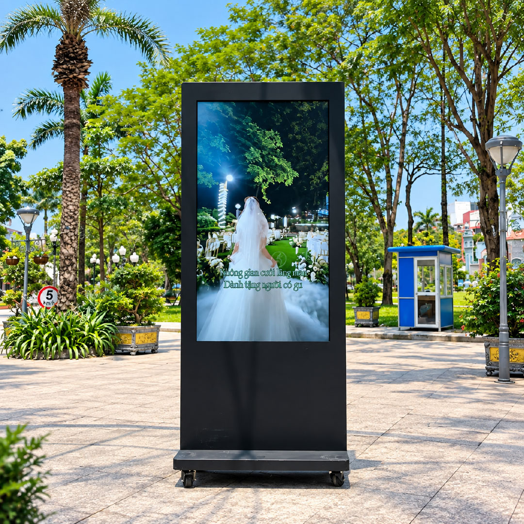 43-Inch Outdoor Floor Standing Digital Signage Key Features and Commercial Display Benefits
